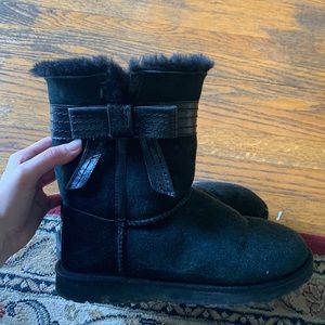UGG short side bow boots